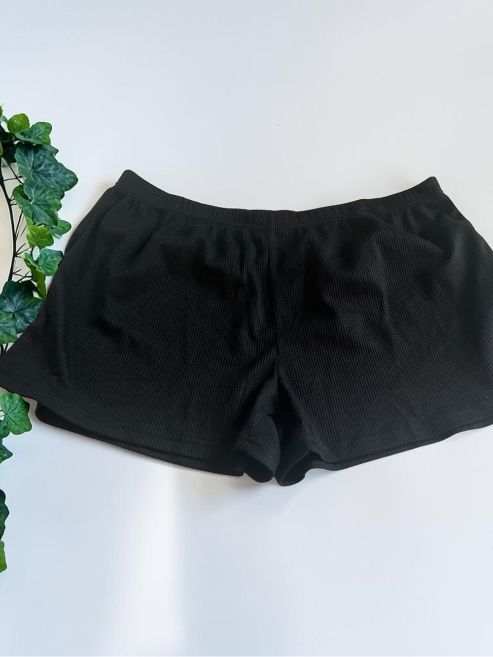 Ekouaer Black Ribbed Lounge Shorts – Size XL
